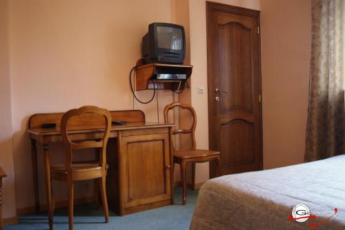 Un televizor și/sau centru de divertisment la Hotel il Castello Borghese