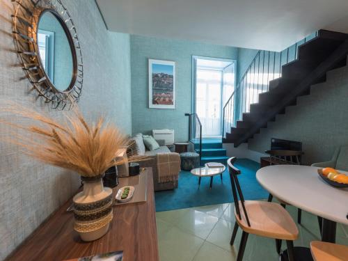 a living room with a couch and a table at Apartamentos The Arc Carrís in Porto