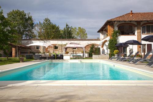 Piscina a Cascina Belvedere o a prop