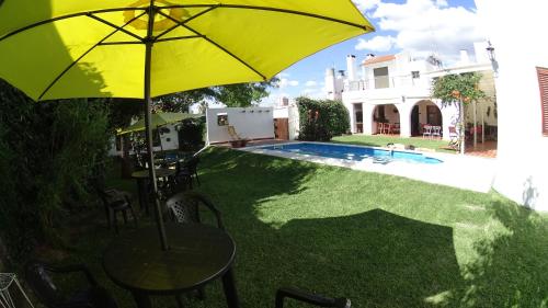Het zwembad bij of vlak bij Casa de Piedra
