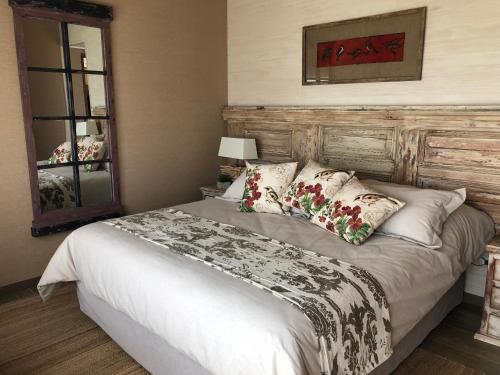 a bedroom with a large white bed with pillows at Villas Toscanas in Limache