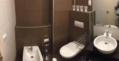 Een badkamer bij Luxury Apartment 1st line Javea Arenal Beach