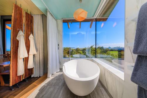 A bathroom at Hapuku Lodge & Tree Houses