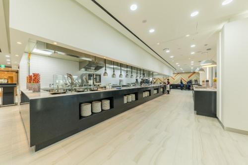 a kitchen with a long counter in a restaurant at Howard Johnson by Wyndham Incheon Airport in Incheon