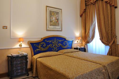 Cama ou camas em um quarto em Hotel Giulio Cesare