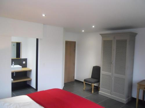a bedroom with a bed and a desk and a chair at B&B Domaine du Vieux Chêne in Stoumont
