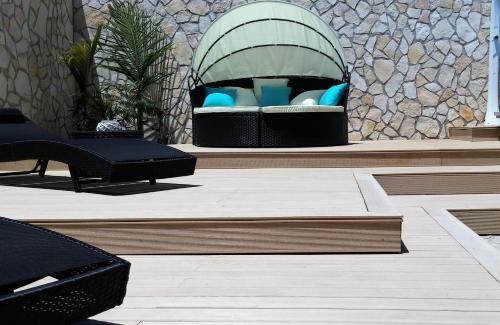 a seating area with chairs and a building at Il Giardino delle Jacaranda in Talsano
