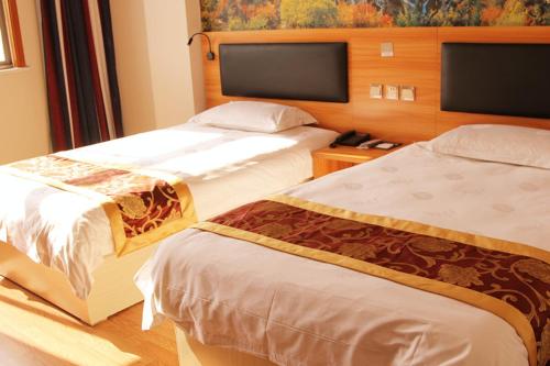 Säng eller sängar i ett rum på Thank Inn Chain Hotel Shandong Heze Yuncheng County Ximen Street Shuichu Haohan City
