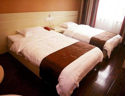 Kama o mga kama sa kuwarto sa Thank Inn Chain Hotel Jiangxi Yichun Fengcheng Dongfanghong Avenue