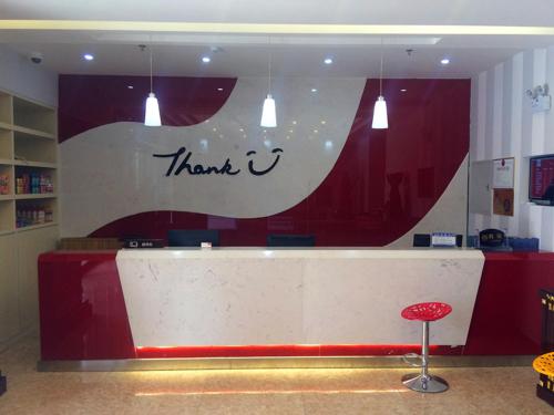 a counter in a store with a thanks sign on it at Thank Inn Chain Hotel Henan Xinyang Shangcheng County Huayuan Road in Shangcheng