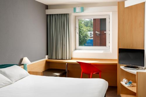 Postel nebo postele na pokoji v ubytování ibis Hull City Centre