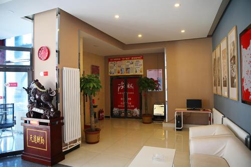 The lobby or reception area at Thank Inn Chain Hotel Zhangjiakou Huailai County Shacheng Railway Station