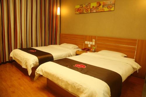 Voodi või voodid majutusasutuse Thank Inn Chain Hotel Jiangxi Yichun Fengxin East Fengchuan Road Huangni Lane toas