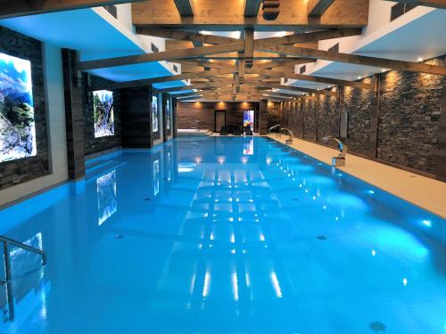 Grand Stasinda Bal Sylwestrowy Animacje Własny Stok Dwa Posiłki Bogaty Bufet Baseny Kręgielnia Grota Sauny Squash Siłownia Place Zabaw Widoki 1000mnpm