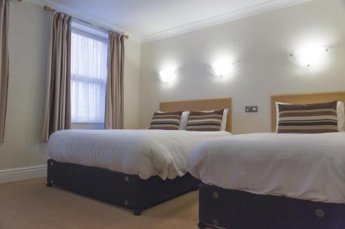 Postel nebo postele na pokoji v ubytování Wycliffe Hotel