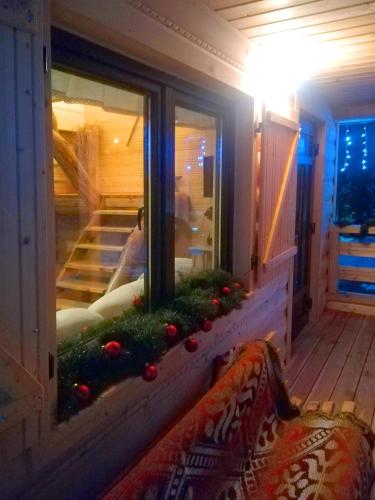 a living room with a window with christmas decorations at Młynarzowa Chata in Lesko