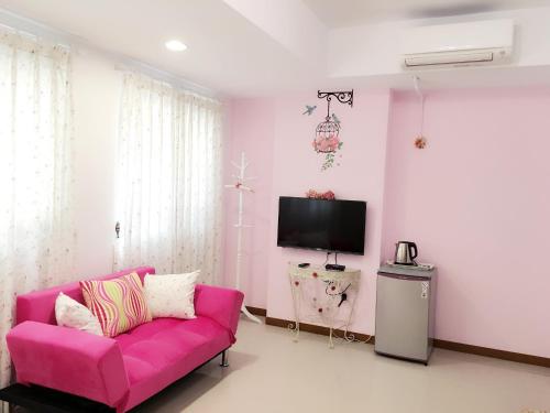 Televisyen dan/atau pusat hiburan di Country Style Anping Homestay