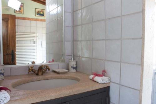 a bathroom with a large sink and a mirror at Agriturismo Podere San Pietro in Montepulciano