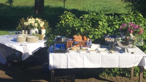 Mad i villaen eller i nærheden