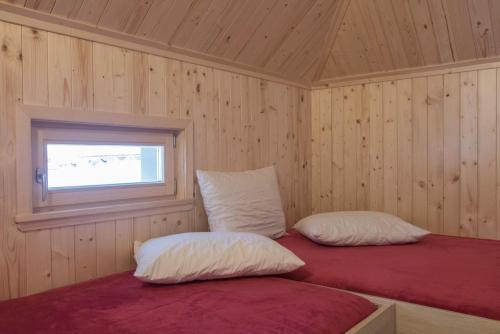 Кровать или кровати в номере Koča Predilnica Velika Planina