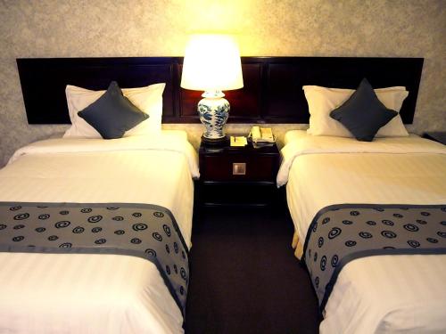 Postel nebo postele na pokoji v ubytování Hotel Royal