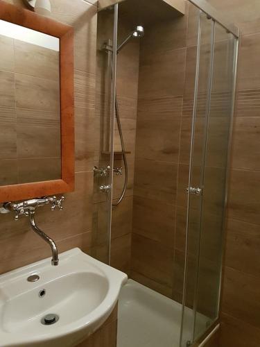 Ένα μπάνιο στο 42-200 Hostel