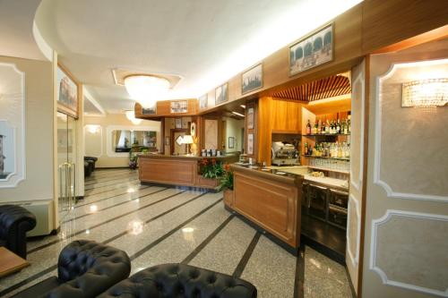 Lobbyen eller receptionen på Hotel Alexander