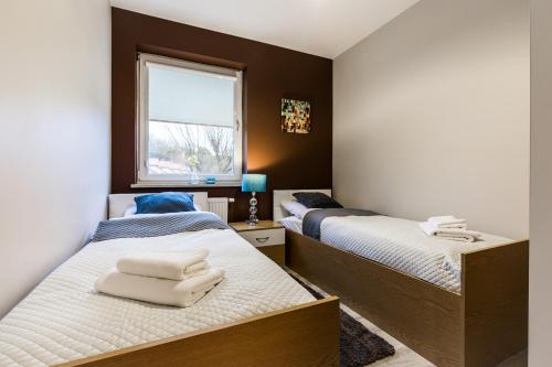 Posteľ alebo postele v izbe v ubytovaní APARTAMENTY GORZÓW WLKP.