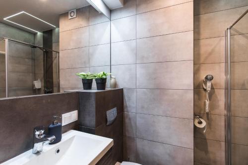 Ένα μπάνιο στο APARTAMENTY GORZÓW WLKP.