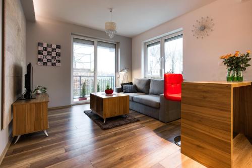 Televízia a/alebo spoločenská miestnosť v ubytovaní APARTAMENTY GORZÓW WLKP.