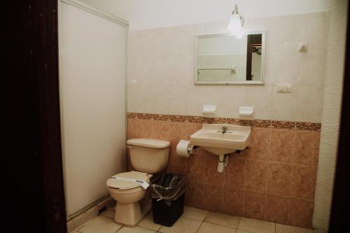 Koupelna v ubytování Hotel Cervantino