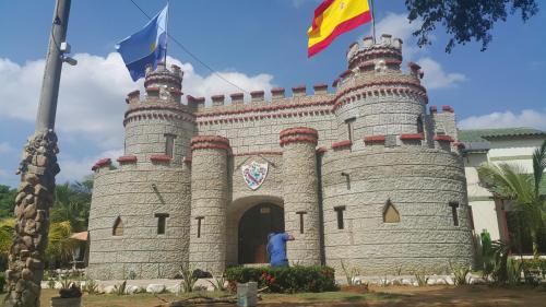 a man standing in front of a castle with a kite at Eco-Hotel Villa Elina in Ríohacha