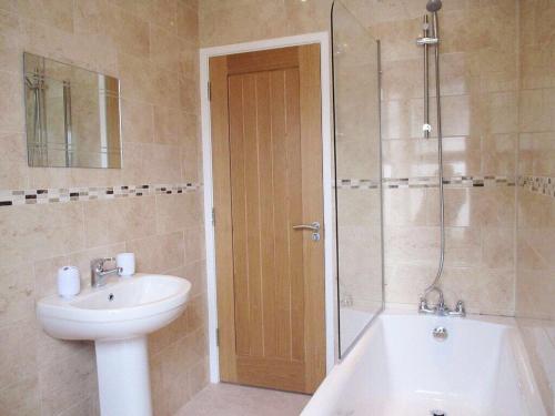 a bathroom with a sink and a toilet and a shower at The Bonting beautiful three bed townhouse near harbour and beach in Torquay