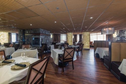 Um restaurante ou outro lugar para comer em Canyons Village Condos by All Seasons Resort Lodging