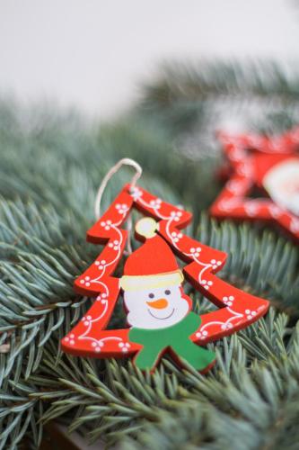 a christmas ornament on a christmas tree at Sasfészek - Falusi szálláshely in Hortobágy
