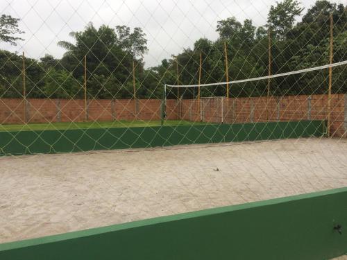 Tennis and/or squash facilities at Pousada Recanto Das Garças or nearby
