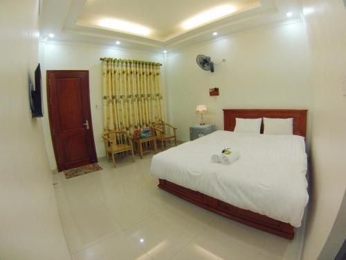 a bedroom with a large white bed in a room at ninh binh friendly hotel in Ninh Binh