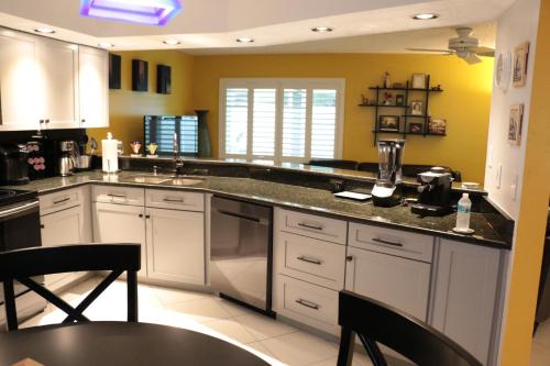 Dapur atau dapur kecil di Paradise in the Sun