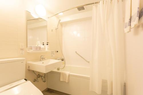 Et badeværelse på Shimizu City Hotel