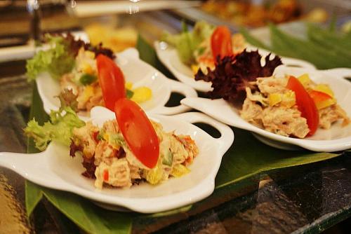 ホテルの敷地内または近くでの食事または食べ物