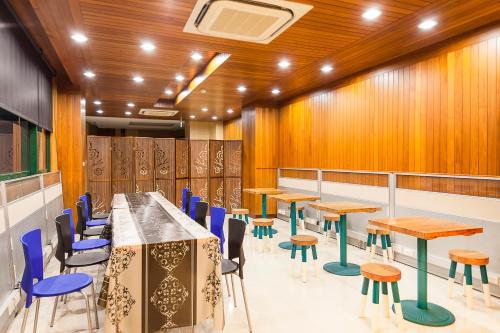 a conference room with tables and blue chairs at 雲林商旅 in Tuku