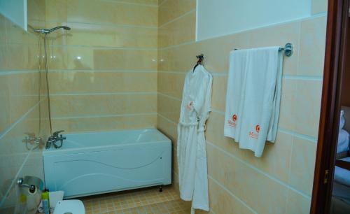 Kupatilo u objektu Hotel & Fitness Center MANDARIN