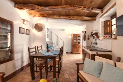 a kitchen and living room with a table and chairs at Antiche Case in Pietra in Baunei