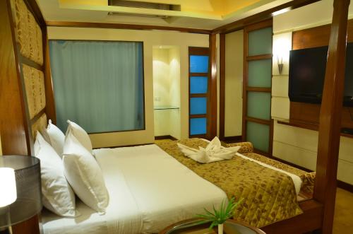 เตียงในห้องที่ Cambay Sapphire, Gandhinagar