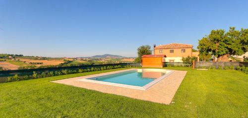 a swimming pool in the middle of a yard at Azienda Agrituristica Le Bucoliche in Osimo
