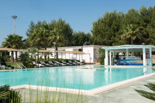 Bazén v ubytování Masseria Grottella nebo v jeho okolí