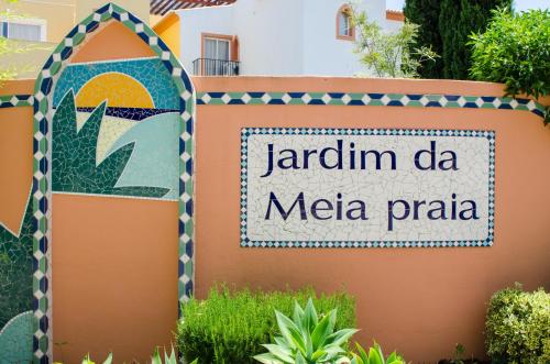 Gallery image of Jardim da Meia Praia Resort in Lagos
