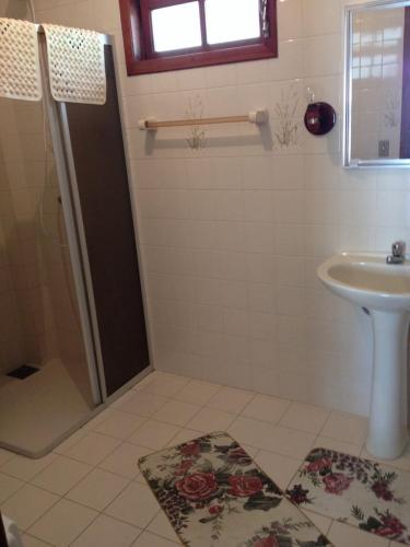 a bathroom with a shower and a sink at Morada Guaruja in Palhoça