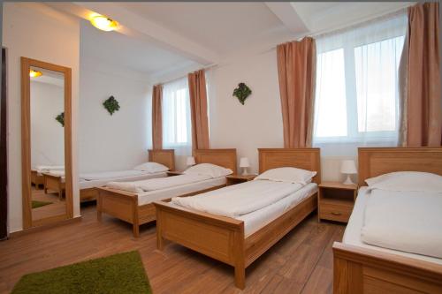 Кровать или кровати в номере Pension Club Montana