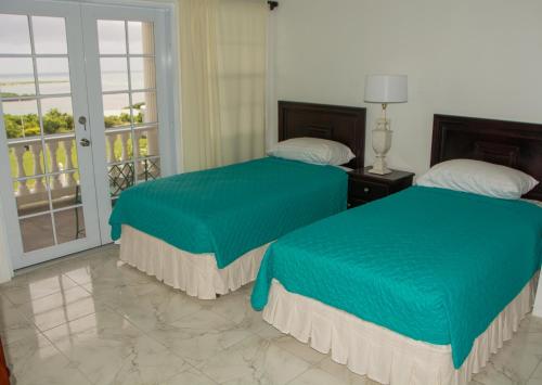 A bed or beds in a room at Castles Apartments